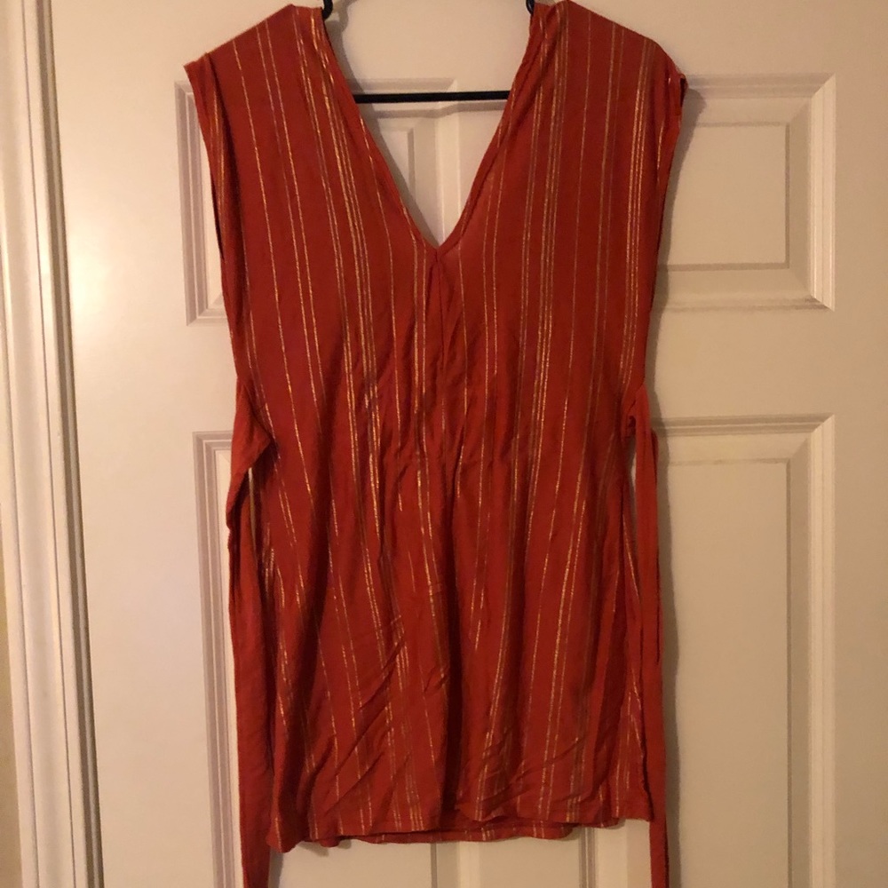 Sleeveless shirt